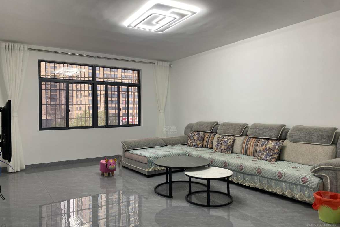 井龙安置小区  3室2厅2卫    1400.0元/月室内图