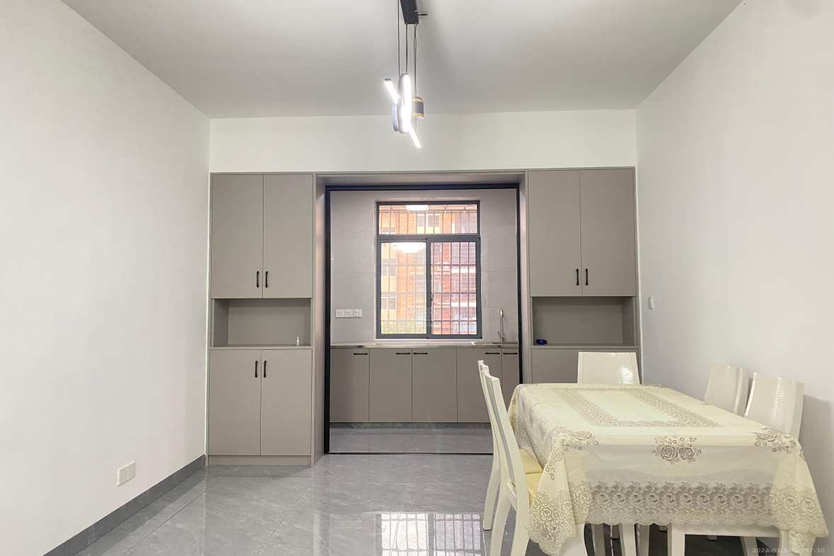 井龙安置小区  3室2厅2卫    1400.0元/月室内图