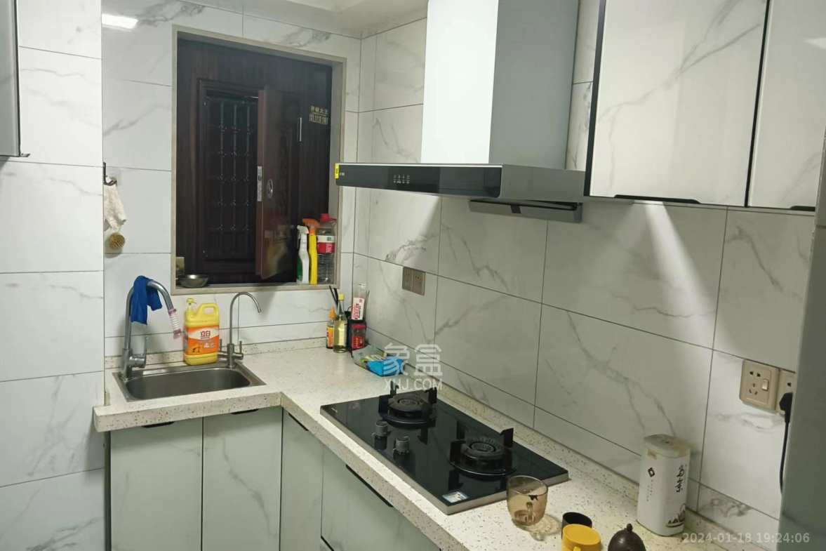 东盈商业广场（华泉城市广场）  2室1厅1卫    4000.0元/月室内图1