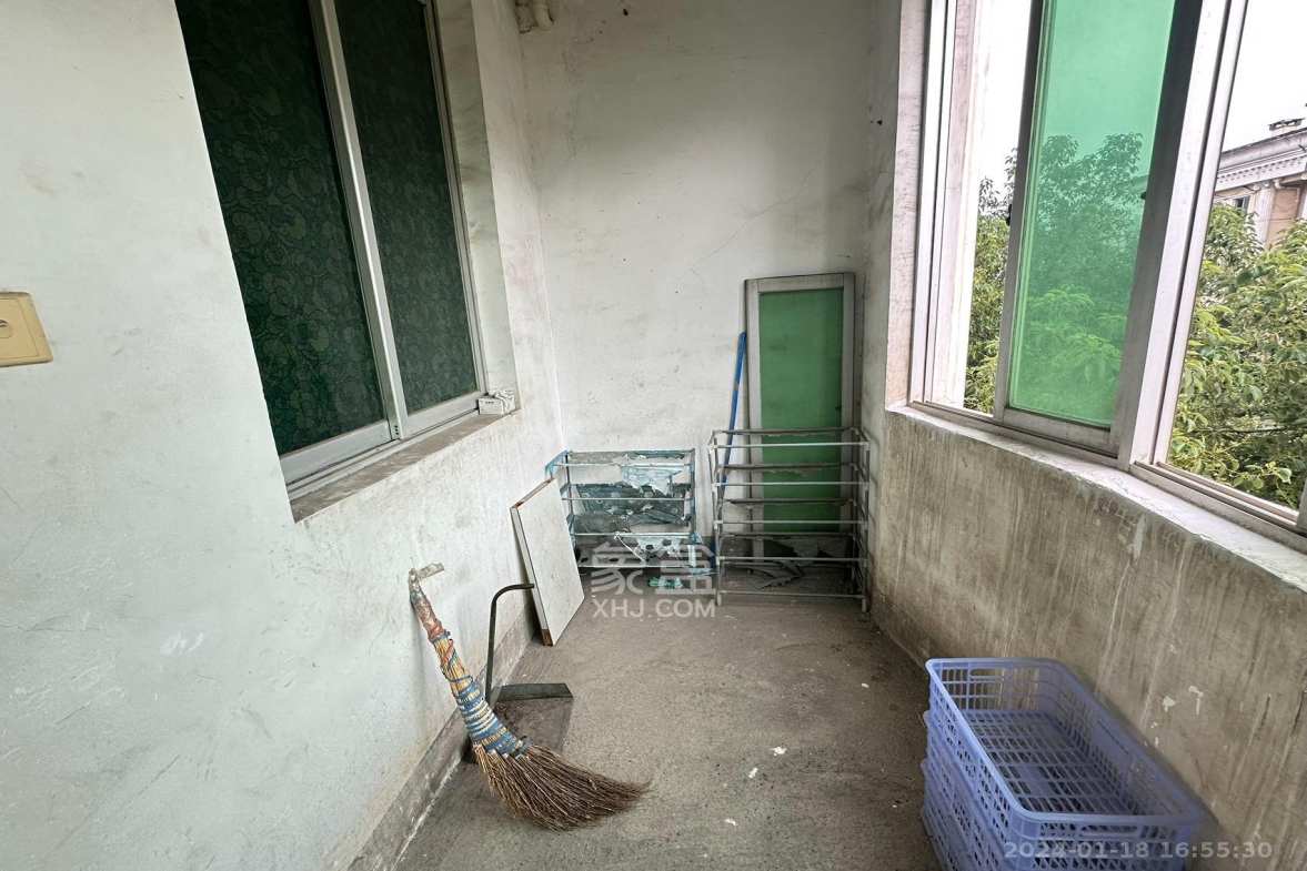 中南汽车世界  2室2厅1卫    700.0元/月室内图