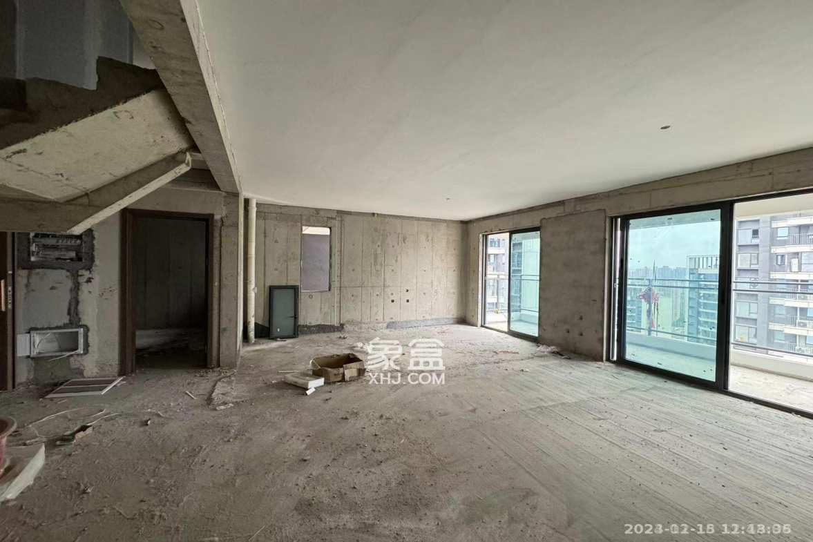 绿地V岛  6室2厅3卫    5500.0元/月 绿地V岛  6室2厅3卫    5500.0元/月室内图