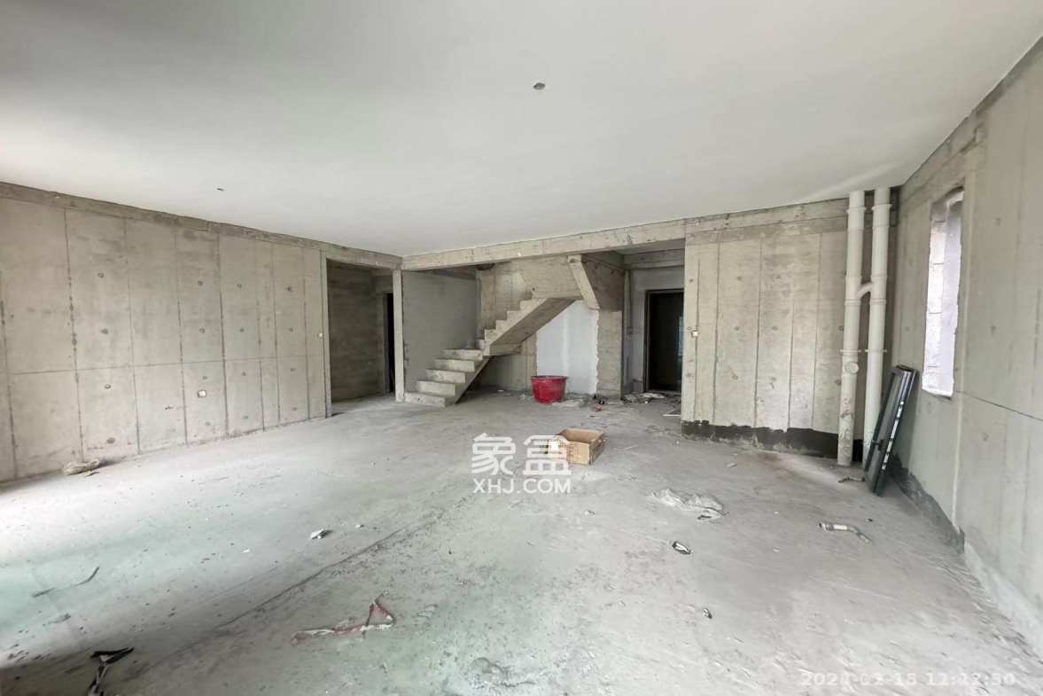 绿地V岛  6室2厅3卫    5500.0元/月 绿地V岛  6室2厅3卫    5500.0元/月室内图