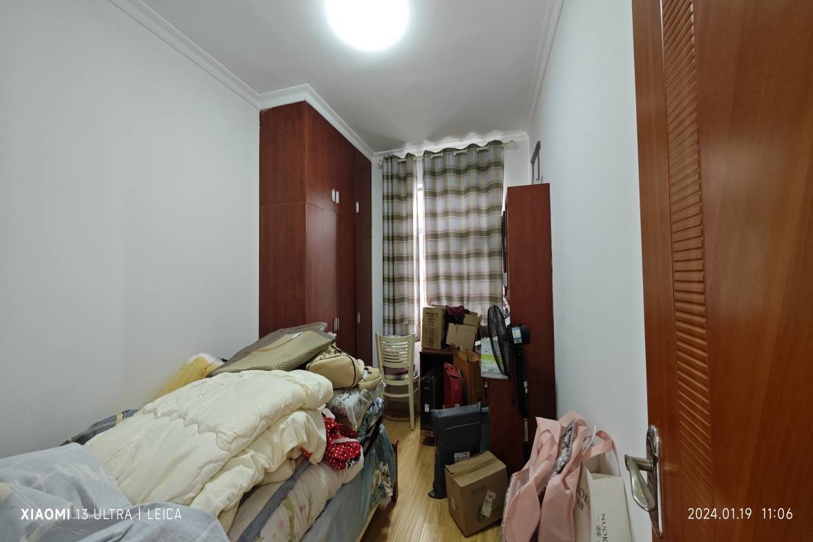 兴质苑住宅小区  4室2厅2卫   75.00万客厅