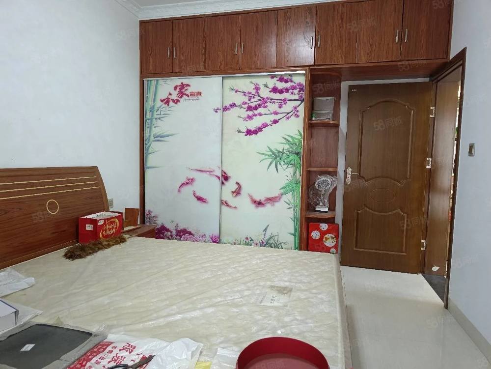 城典丽园  3室2厅1卫    59.8万客厅