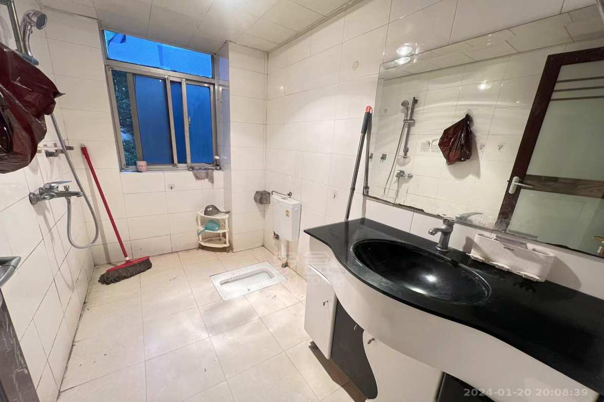 四季花园 3室2厅2卫 2000.0元/月 四季花园 3室2厅2卫 2000.0元/月室内图