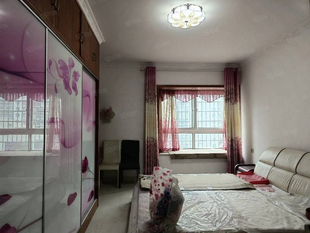 城典丽园  3室2厅1卫    59.8万客厅