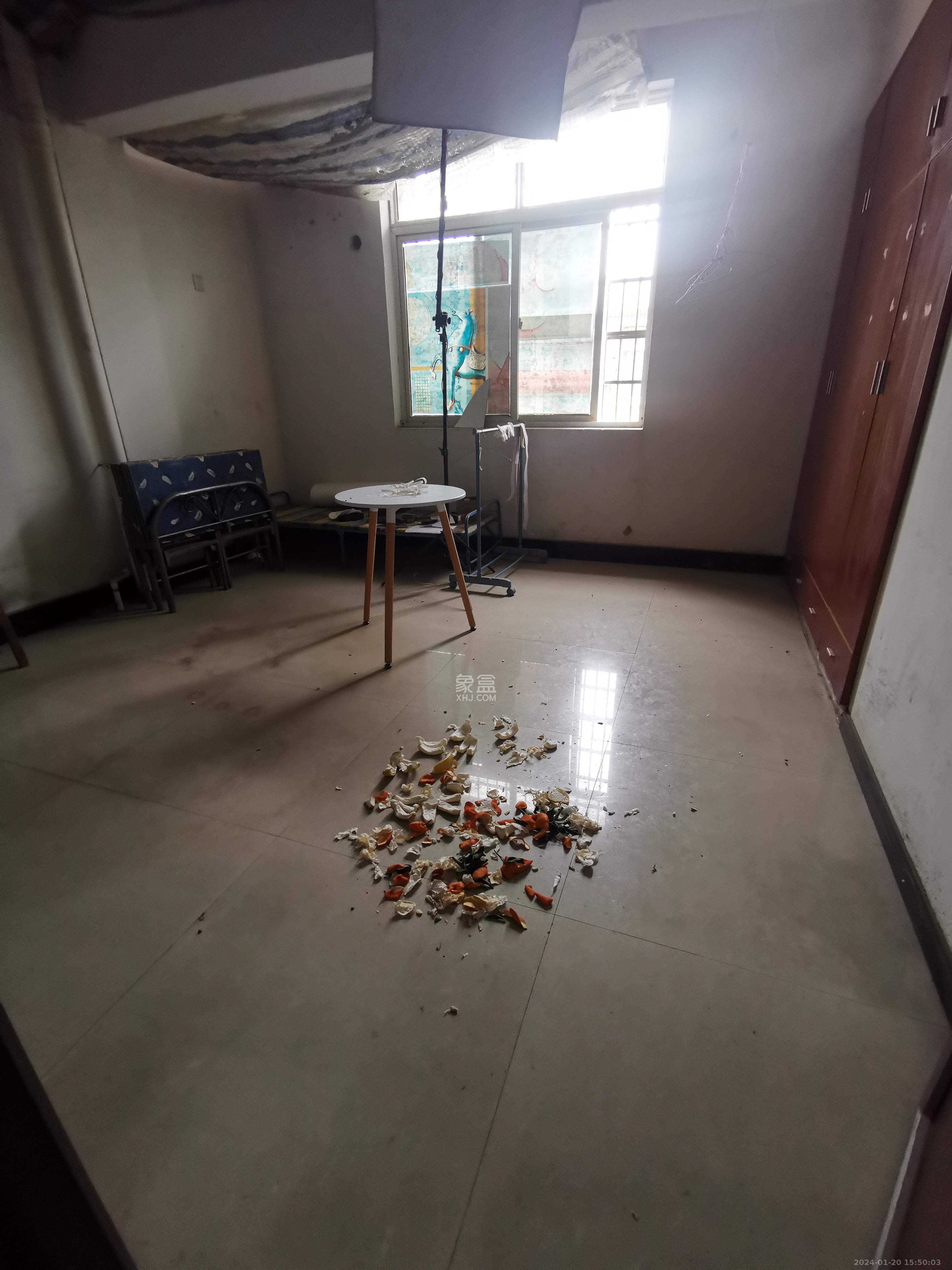 唐湘电器城   308.0㎡      4100.0元/月室内图