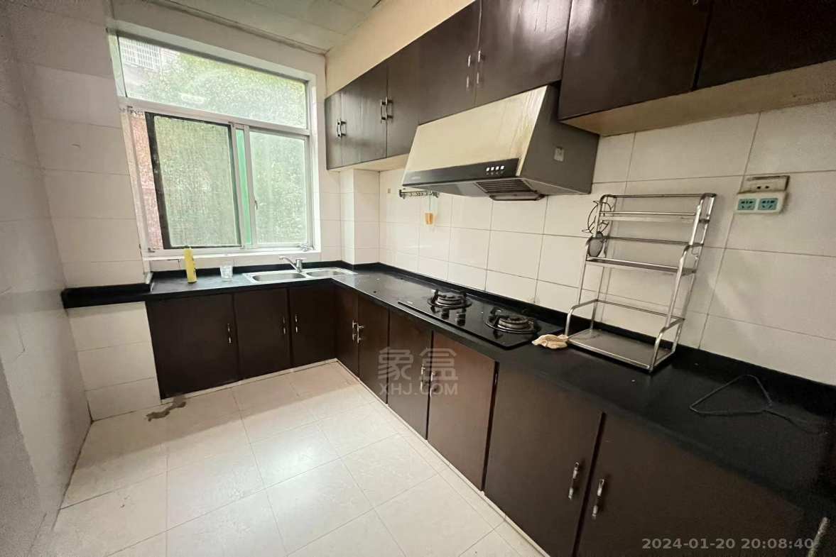 四季花园 3室2厅2卫 2000.0元/月 四季花园 3室2厅2卫 2000.0元/月室内图