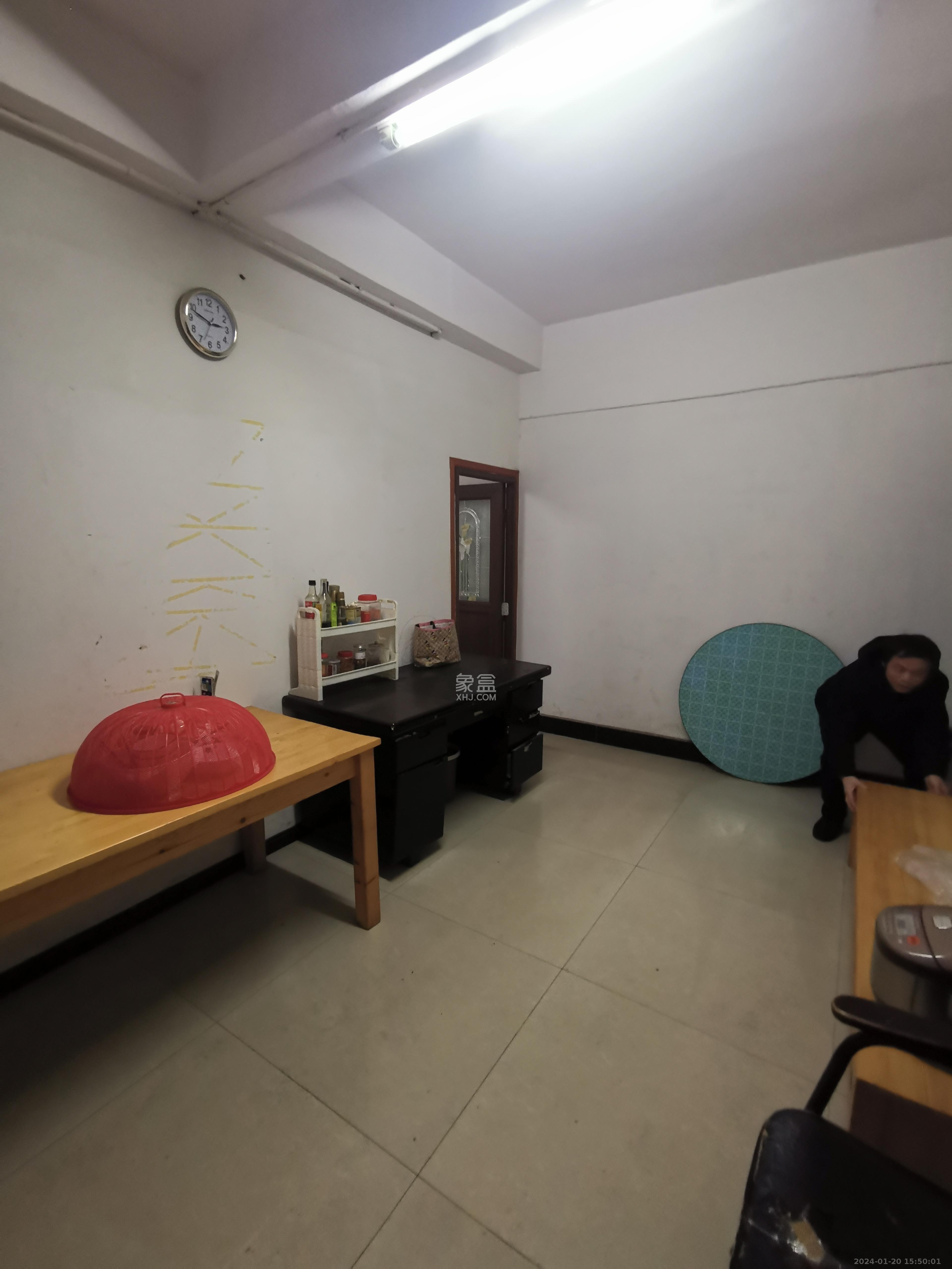 唐湘电器城   308.0㎡      4100.0元/月室内图