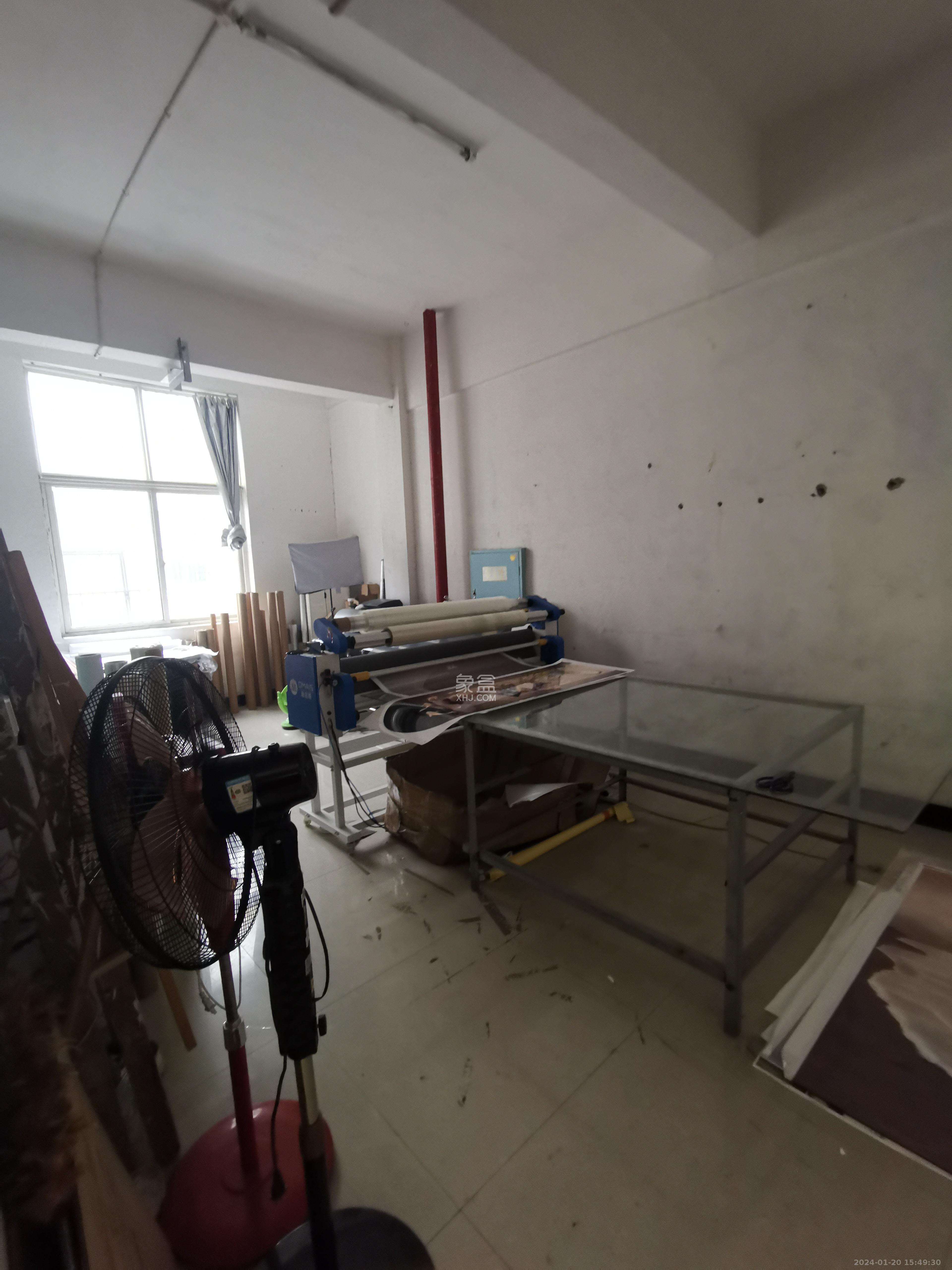 唐湘电器城   308.0㎡      4100.0元/月室内图