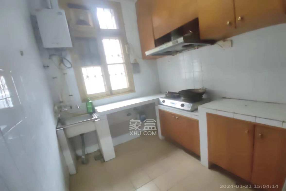 长岭水电八局宿舍  3室2厅1卫    2500.0元/月 长岭水电八局宿舍  3室2厅1卫    2500.0元/月室内图