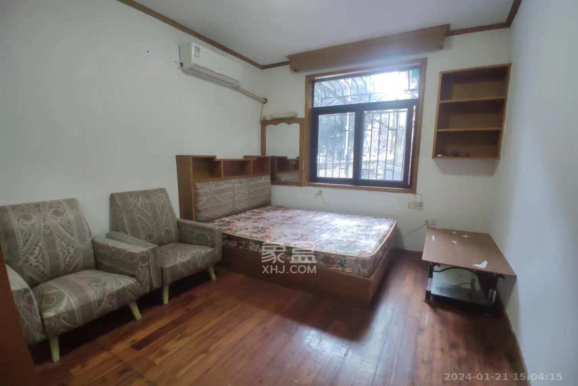 长岭水电八局宿舍  3室2厅1卫    2500.0元/月 长岭水电八局宿舍  3室2厅1卫    2500.0元/月室内图