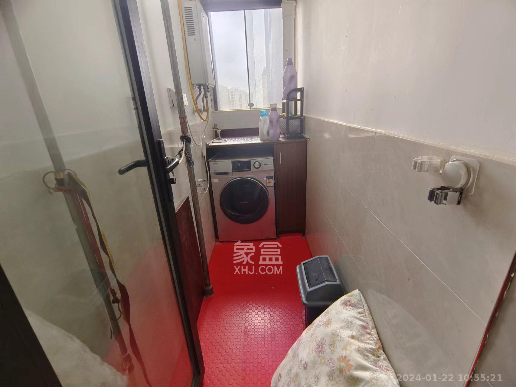 中海国际四期  3室2厅1卫    2300.0元/月