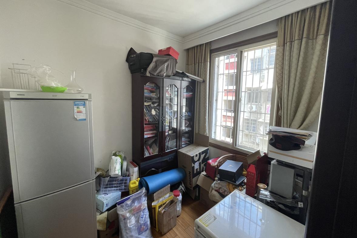 仙人阁  2室2厅1卫    50.0万 仙人阁  2室2厅1卫    50.0万客厅