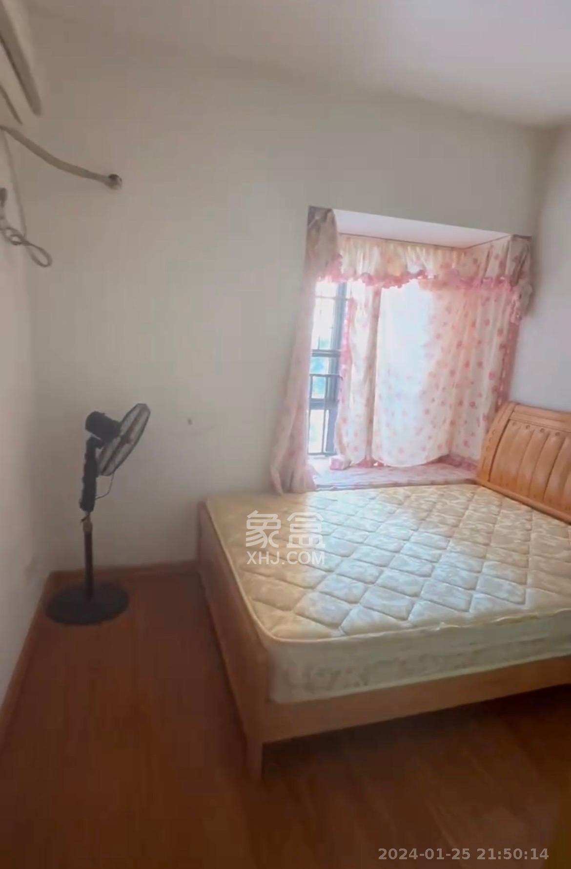 上海城小区  4室2厅1卫    2000.0元/月室内图