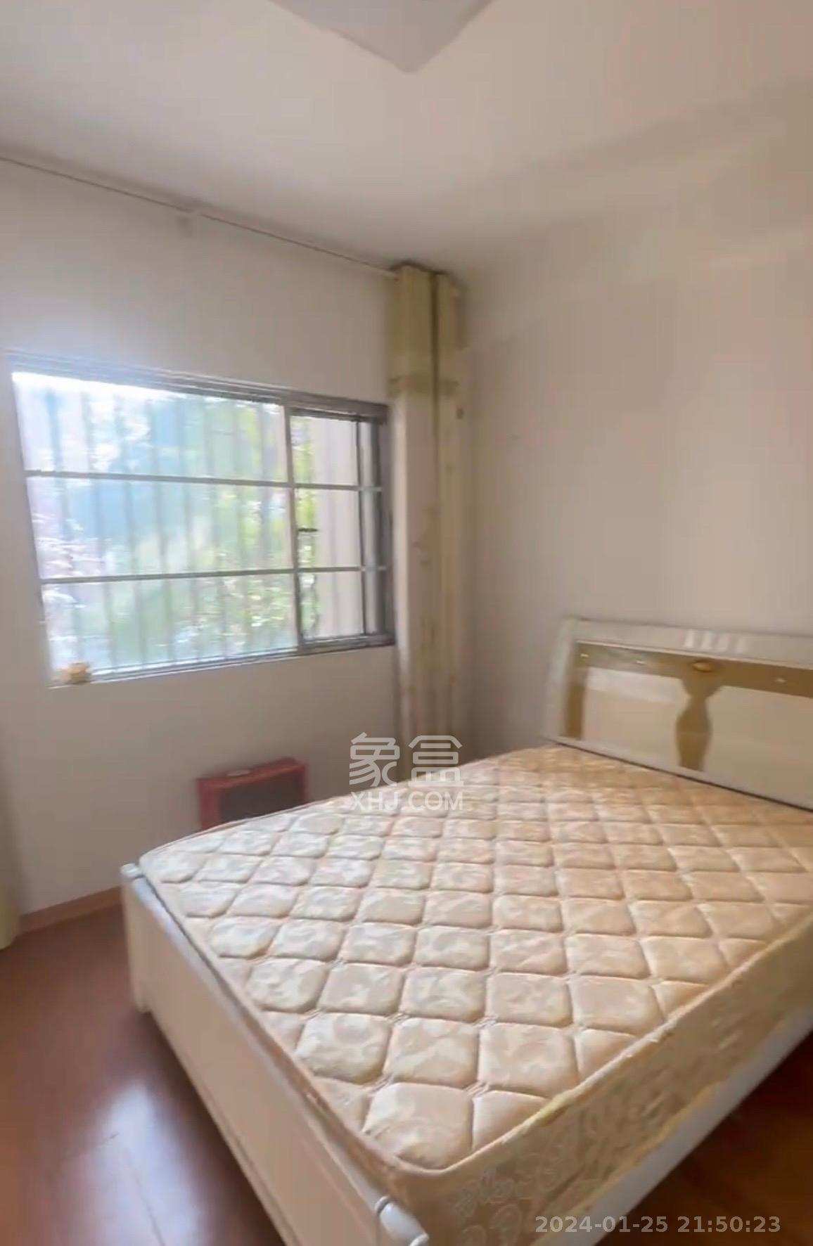 上海城小区  4室2厅1卫    2000.0元/月室内图