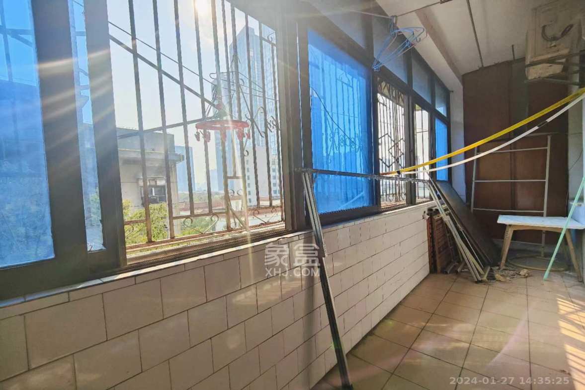 民主东街散盘  3室2厅2卫    1800.0元/月室内图