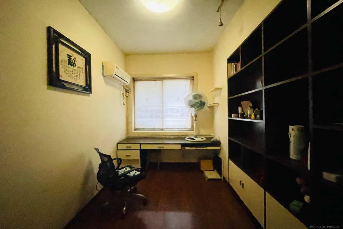 铁路小区 3室2厅2卫 1200.0元/月 铁路小区 3室2厅2卫 1200.0元/月室内图