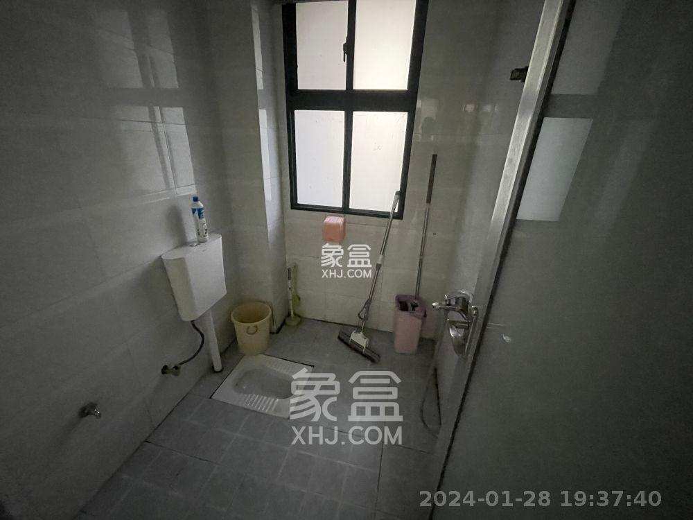 星城世家  3室2厅2卫   3500.00元/月室内图