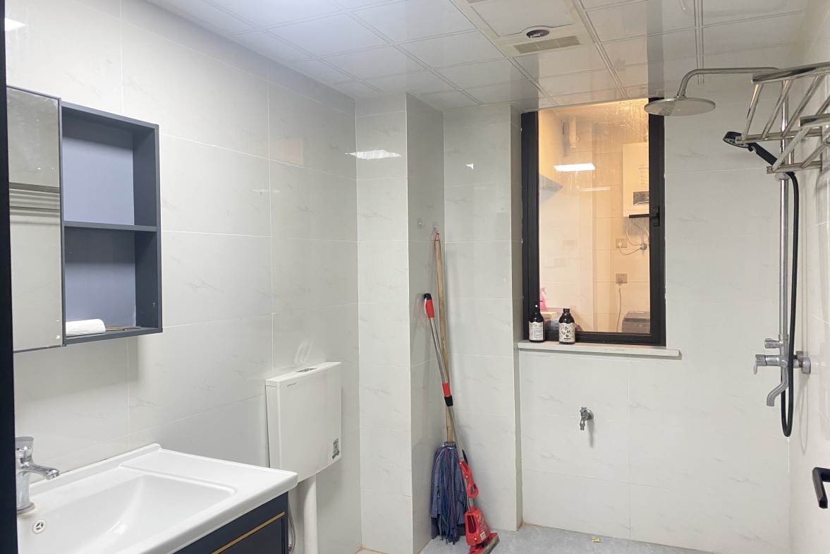 保利中央公园一期高层  3室2厅2卫    2600.0元/月室内图