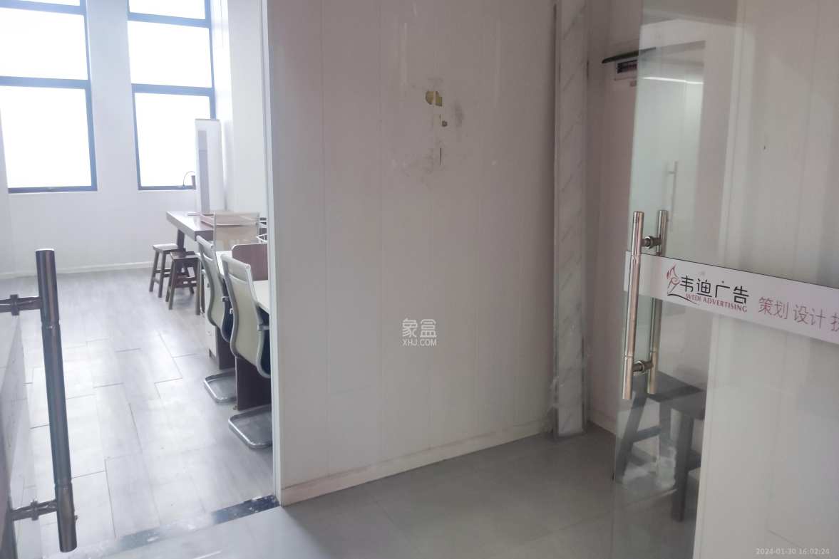 华润置地广场二期  3室2厅1卫    3600.0元/月室内图