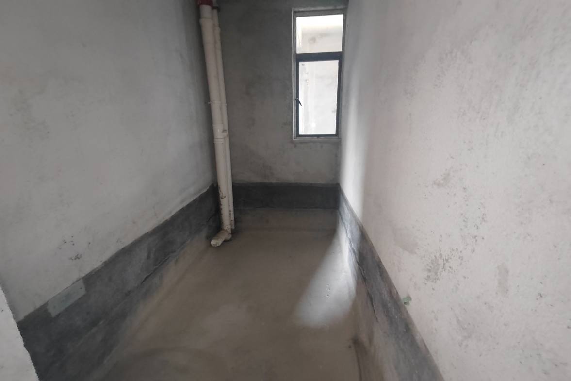 宁邦中心（二期公园里）  3室2厅2卫    72.0万客厅