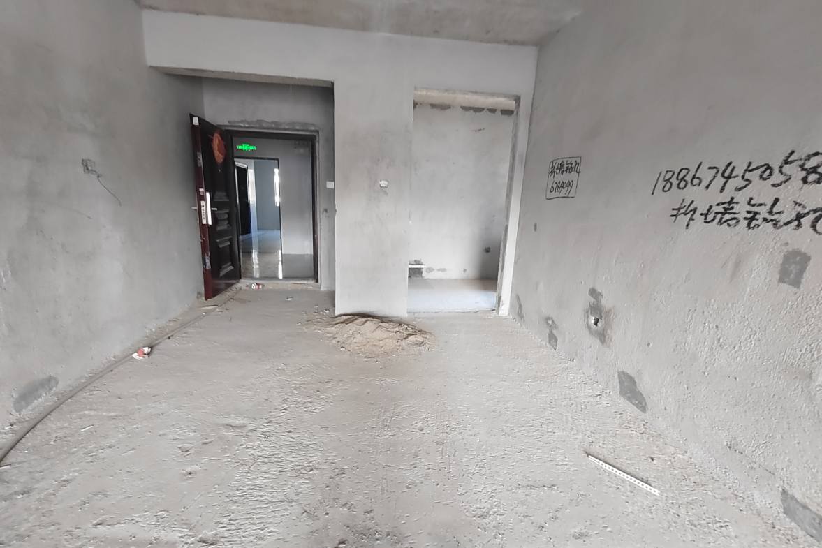 鑫湘悦璟台  3室2厅2卫    75.0万客厅