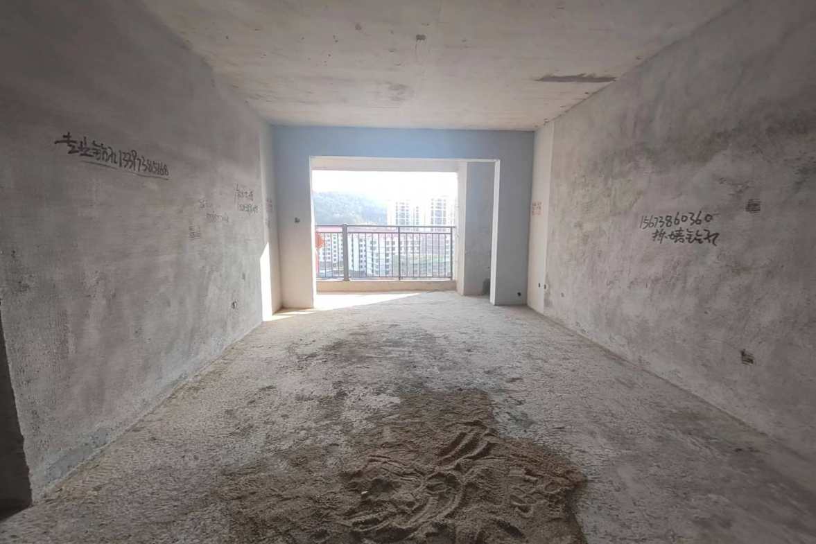 宁邦中心（二期公园里）  3室2厅2卫    72.0万客厅