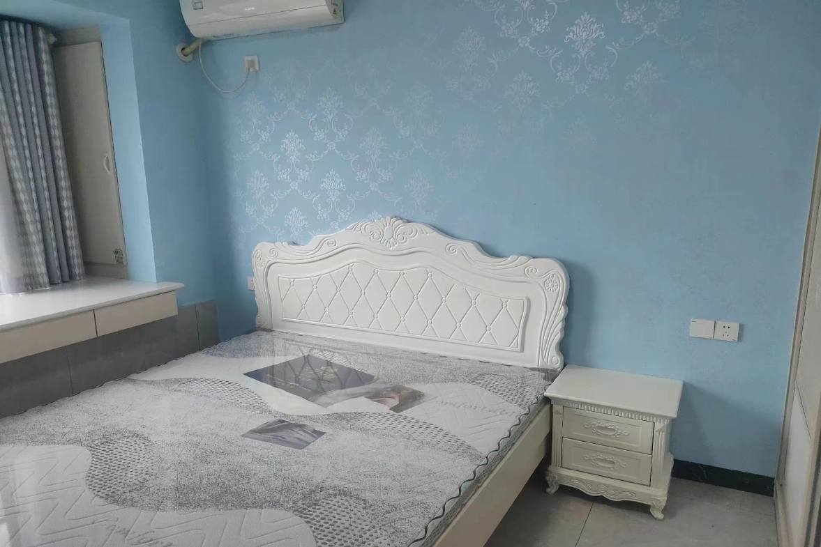 百弘学府城  3室2厅2卫    2000.0元/月室内图