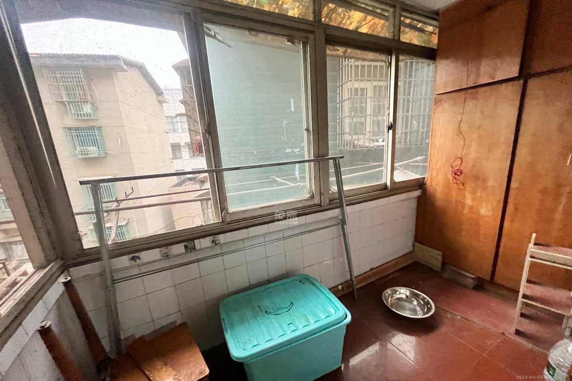 青山祠社区 3室2厅1卫 2000.0元/月 青山祠社区 3室2厅1卫 2000.0元/月室内图