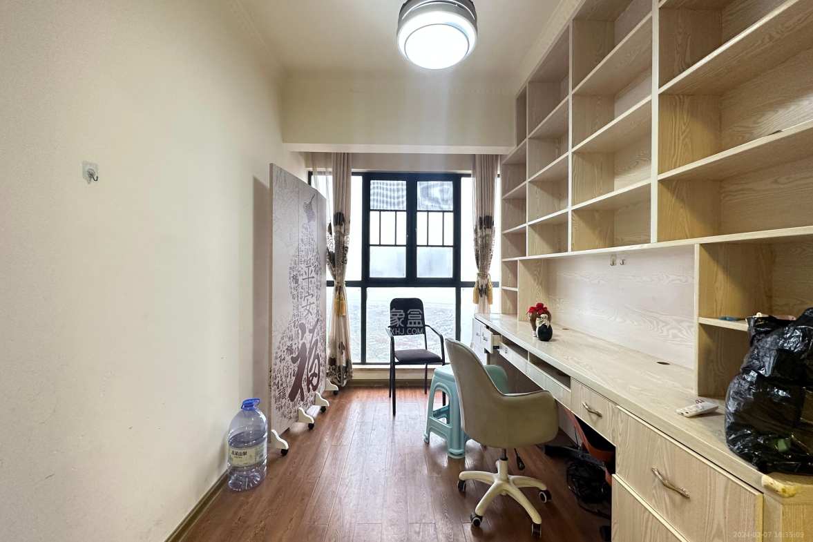 勤诚达新界  3室2厅1卫    2400.0元/月 勤诚达新界  3室2厅1卫    2400.0元/月室内图