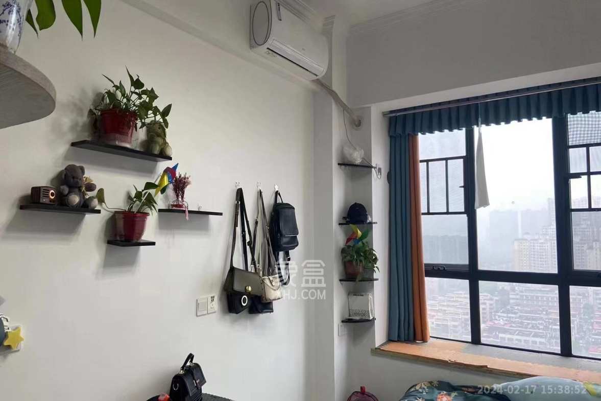 洋湖时代  1室1厅1卫   1200.00元/月室内图