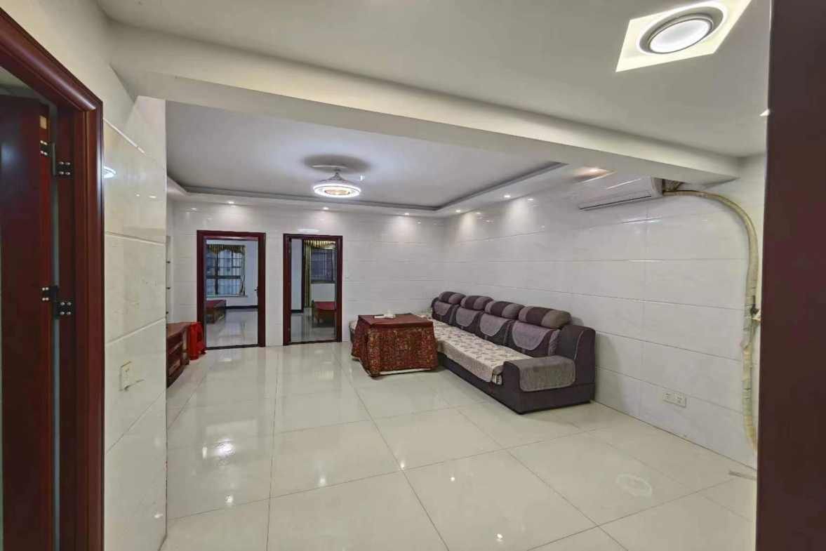 祥泰华园 3室2厅2卫 1600.0元/月 祥泰华园 3室2厅2卫 1600.0元/月室内图