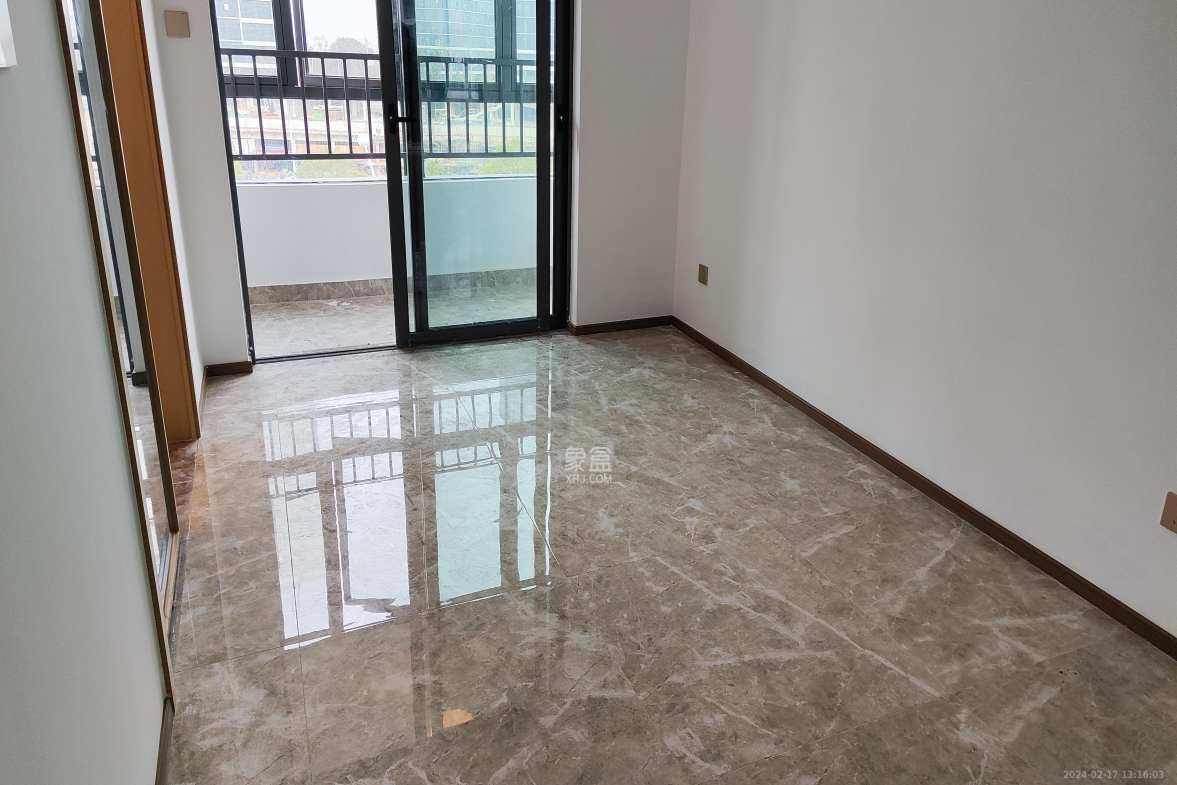 复地滨江金融中心  4室2厅2卫    6000.0元/月 复地滨江金融中心  4室2厅2卫    6000.0元/月室内图