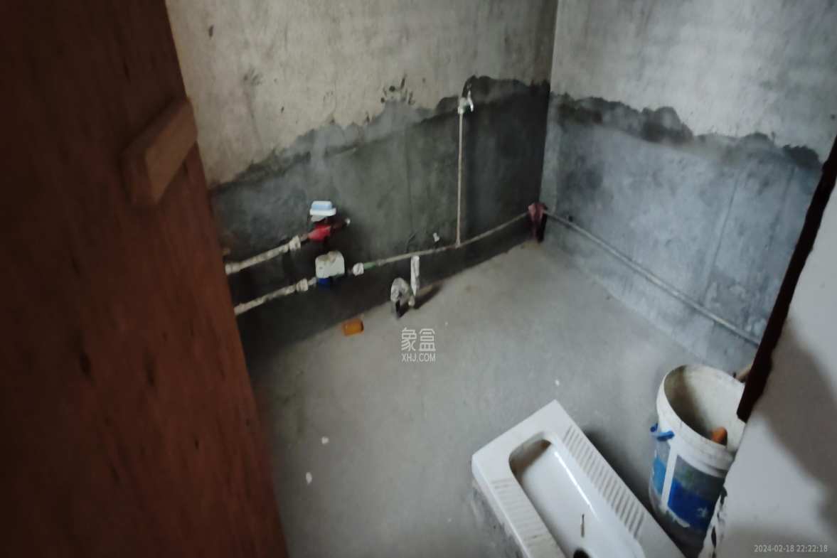九峰小区（一二三四区）  4室2厅2卫   2000.00元/月室内图