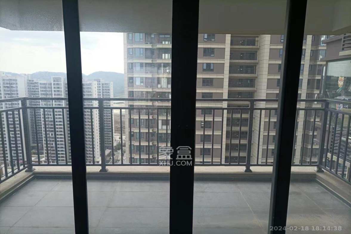 招商华发依云曦城  4室2厅2卫    2800.0元/月室内图