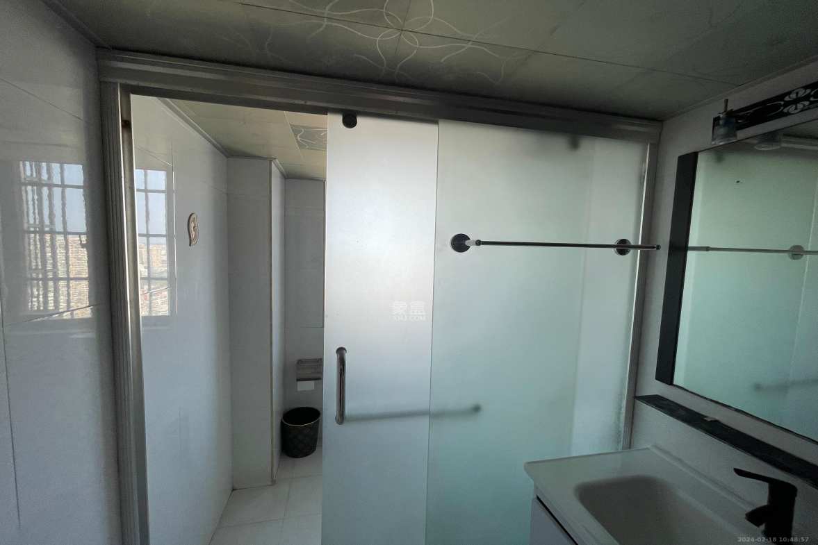 香颂国际 2室2厅1卫 2400.0元/月 香颂国际 2室2厅1卫 2400.0元/月室内图