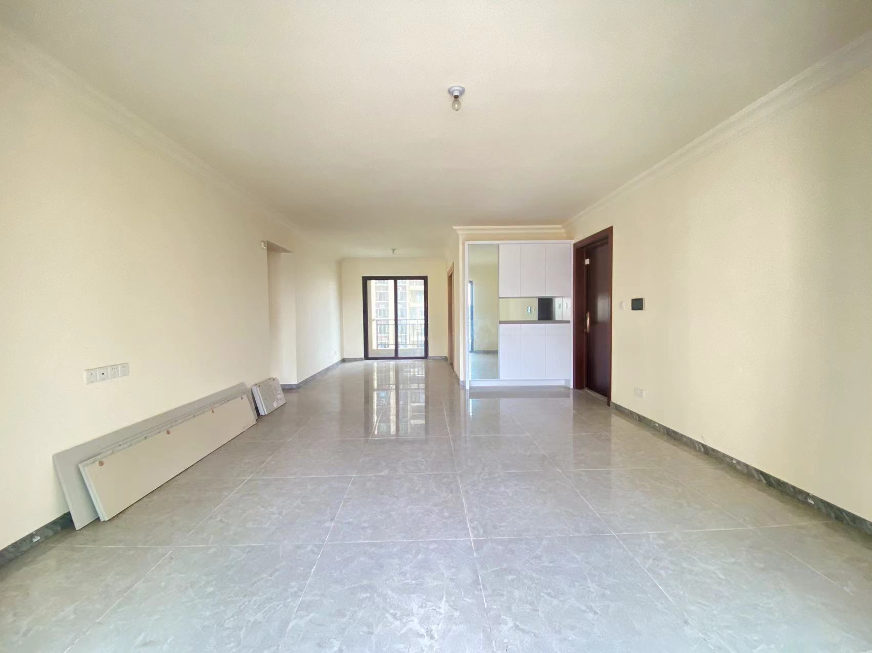 华耀碧桂园十里江湾誉峯  4室2厅2卫    75.0万