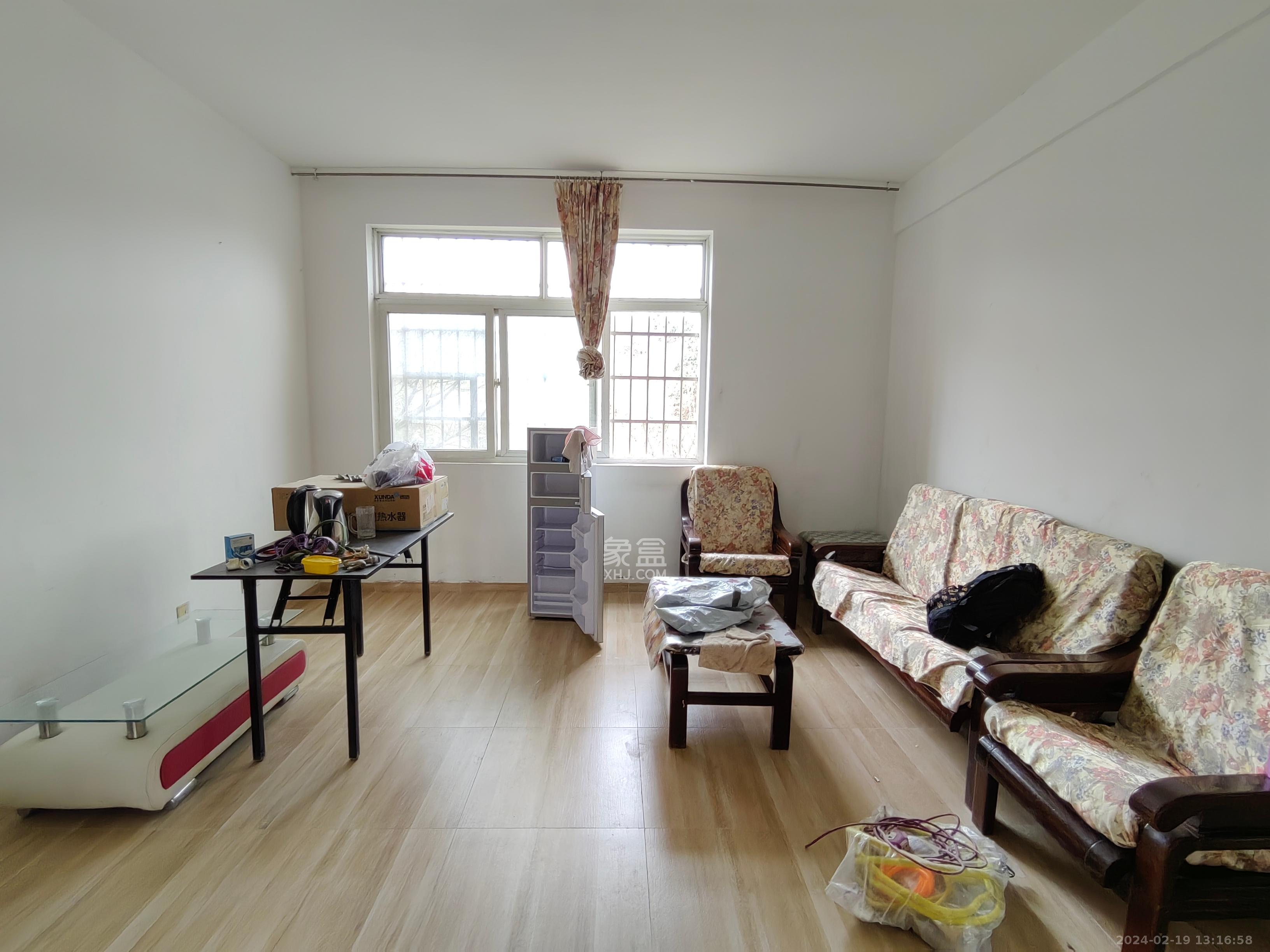 鄱阳小区 3室2厅1卫 1550.0元/月