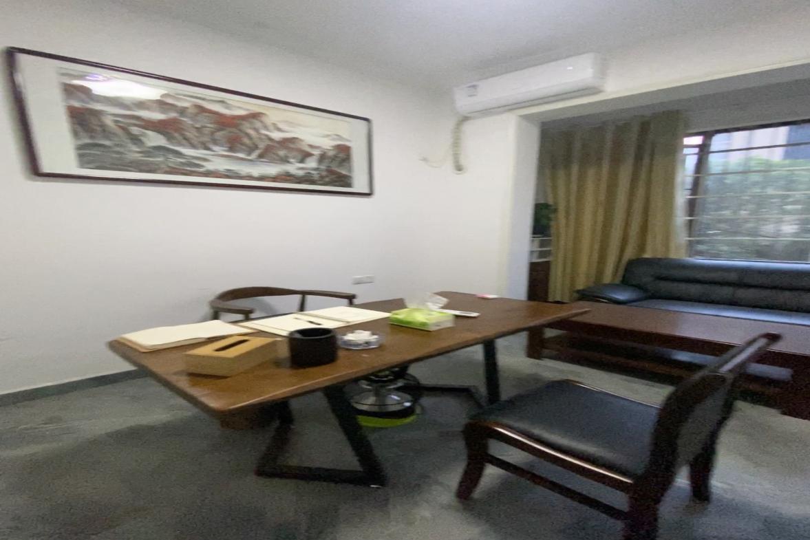 悦江山  0室0厅0卫    220.0万客厅