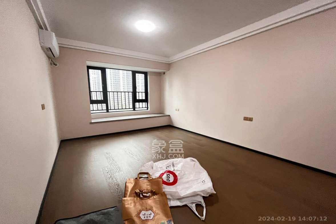 中海阅麓山二期 3室2厅2卫 3700.0元/月 中海阅麓山二期 3室2厅2卫 3700.0元/月室内图