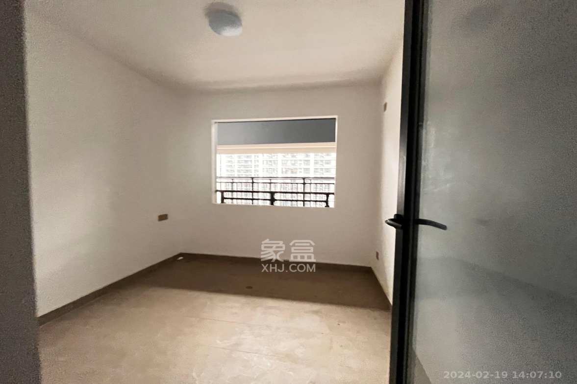 中海阅麓山二期 3室2厅2卫 3700.0元/月 中海阅麓山二期 3室2厅2卫 3700.0元/月室内图