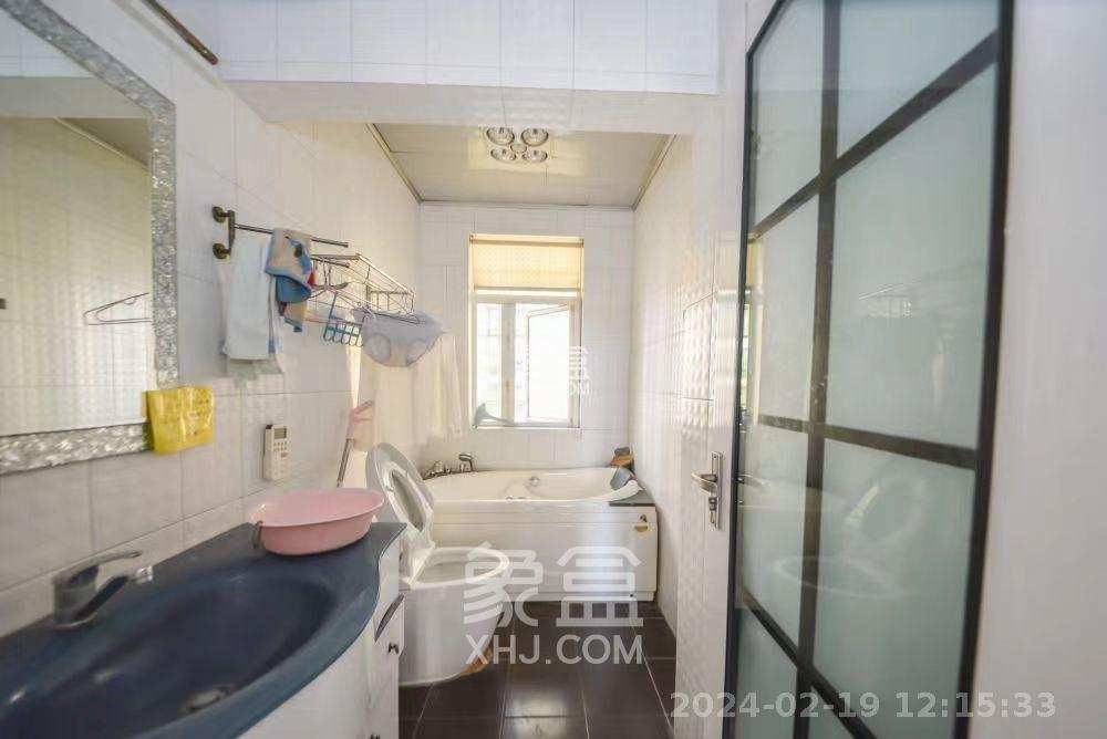 宏轩花苑  4室2厅2卫    4800.0元/月 宏轩花苑  4室2厅2卫    4800.0元/月室内图