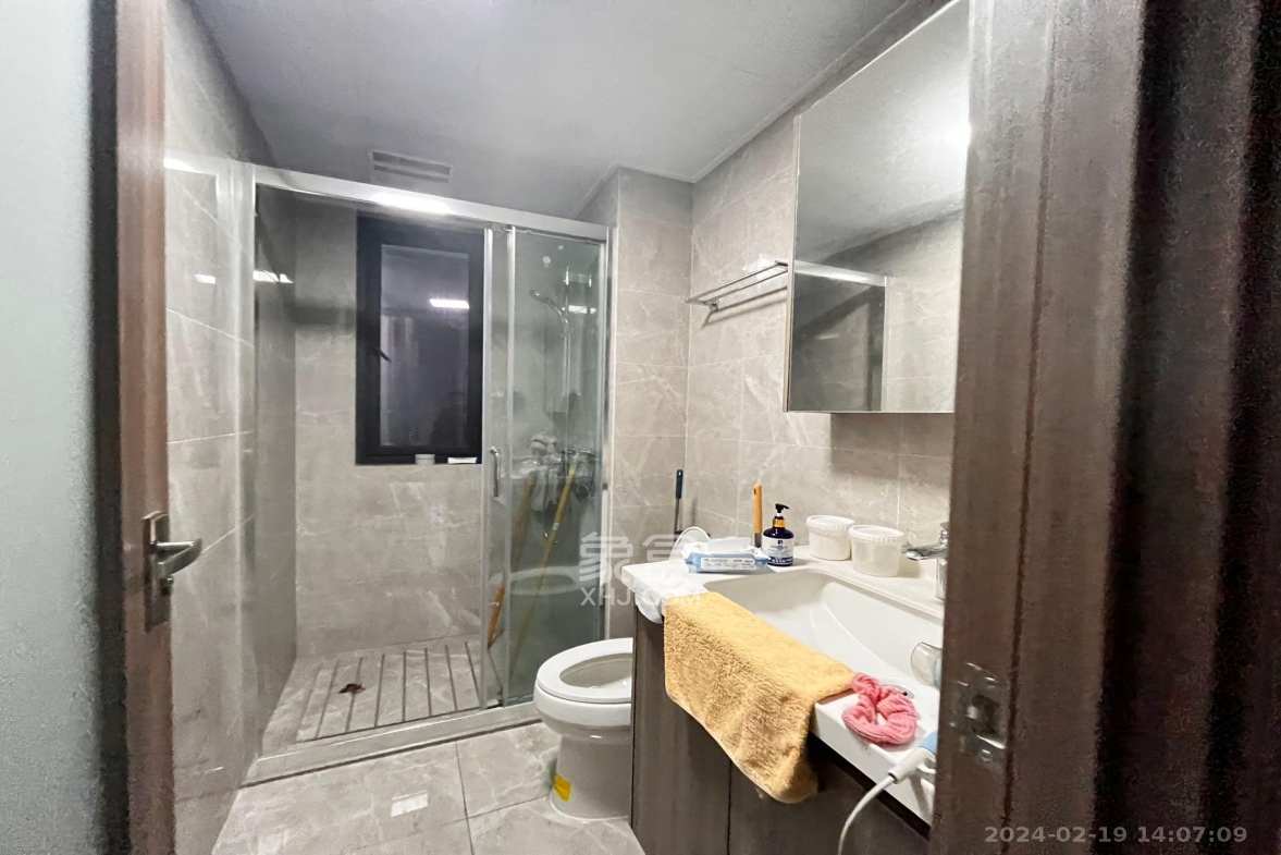 中海阅麓山二期 3室2厅2卫 3700.0元/月 中海阅麓山二期 3室2厅2卫 3700.0元/月室内图