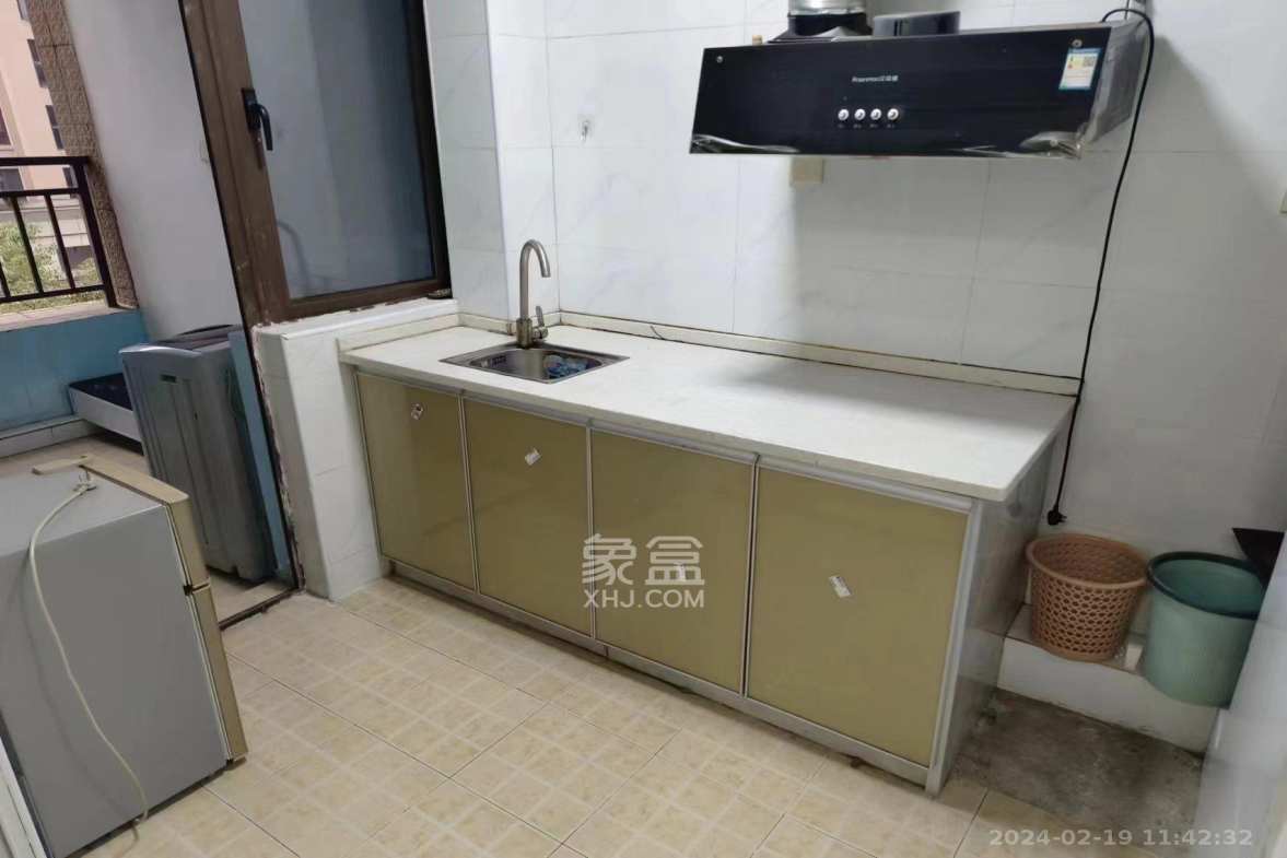 南山雍江汇（滨江国际新城）  1室1厅2卫    1600.0元/月室内图1