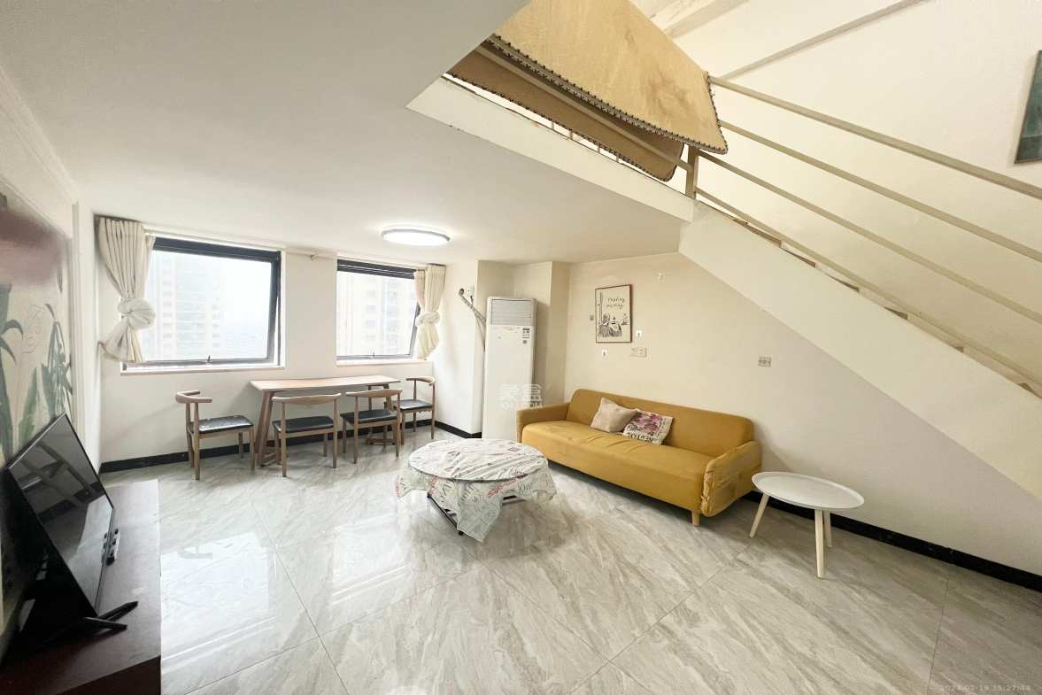 华润置地广场二期  2室1厅1卫    1800.0元/月室内图1