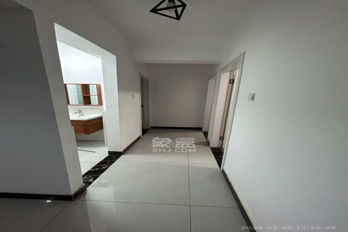 金谷豪庭 4室2厅2卫 2300.0元/月 金谷豪庭 4室2厅2卫 2300.0元/月室内图