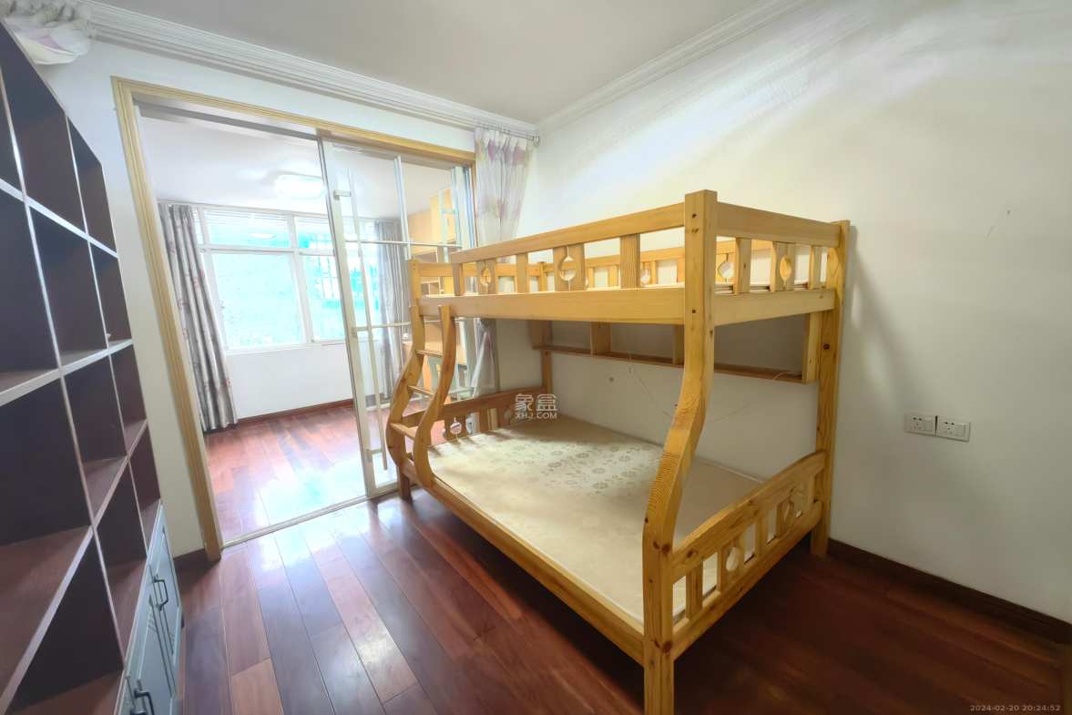 银华山庄  4室2厅2卫    2800.0元/月 银华山庄  4室2厅2卫    2800.0元/月室内图