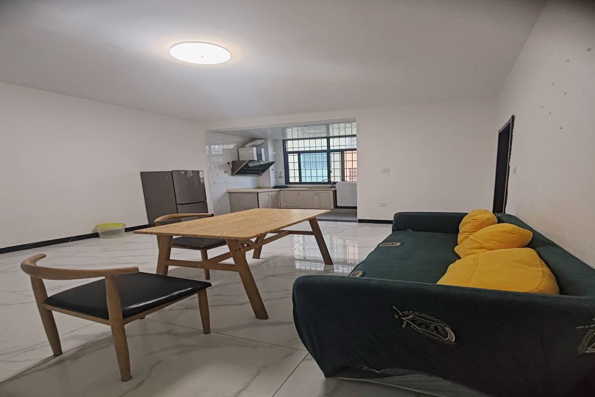 三元社区 2室2厅1卫 700.0元/月 三元社区 2室2厅1卫 700.0元/月室内图