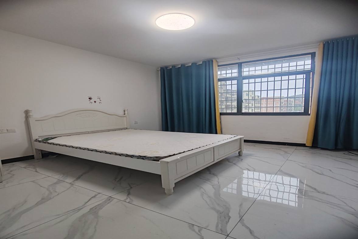 三元社区 2室2厅1卫 700.0元/月 三元社区 2室2厅1卫 700.0元/月室内图